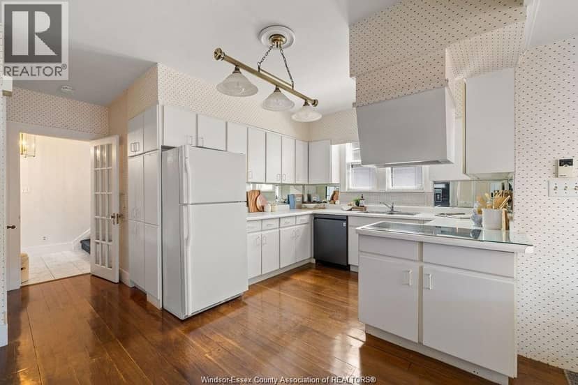 2203 Victoria Avenue — photo 8 of 37