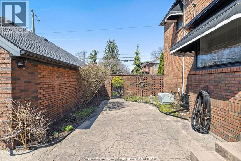 2203 Victoria Avenue — photo 28 of 37