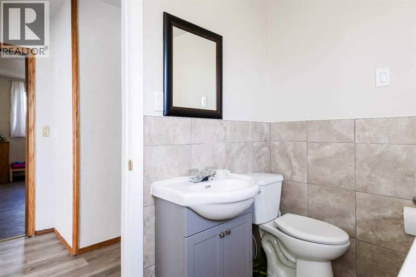 5203 56 Avenue — photo 9 of 27