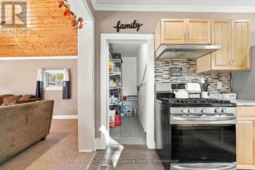 36 Emma Street — photo 14 of 38
