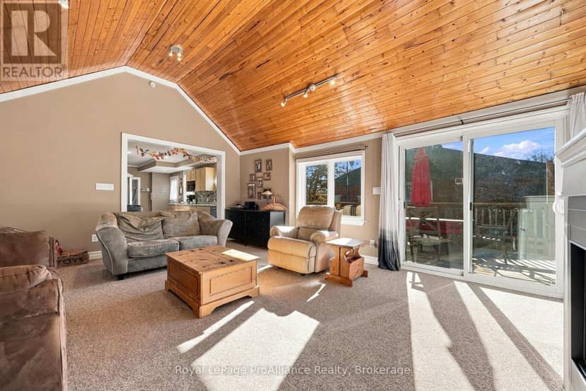 36 Emma Street — photo 18 of 38