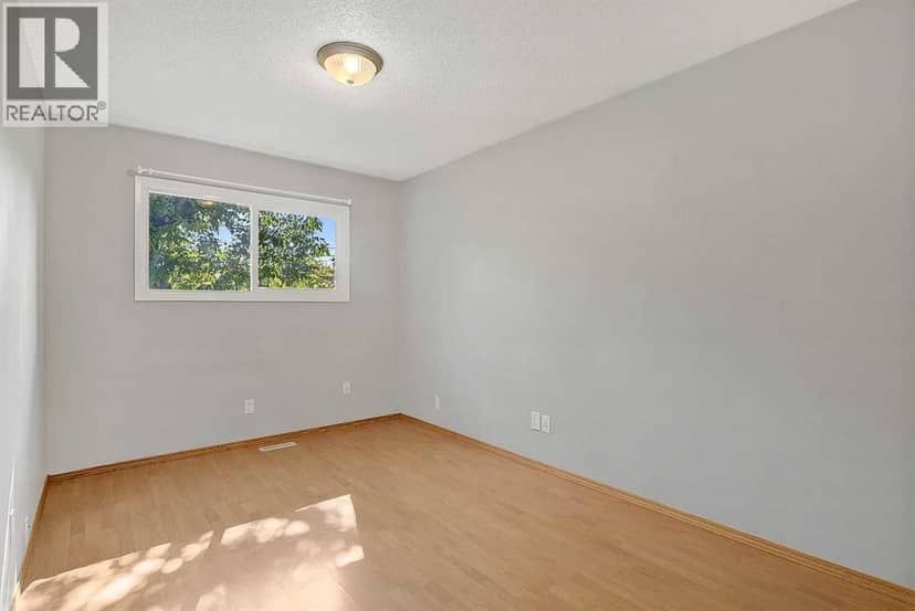 9343 112a Avenue — photo 12 of 34