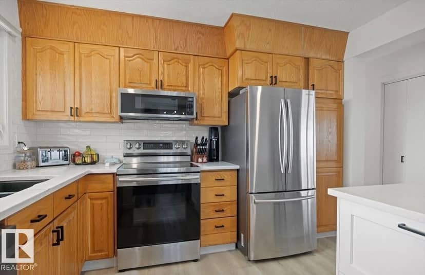 6223 147 AV NW — photo 10 of 33