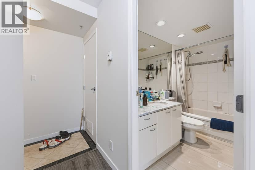 806 1367 Alberni Street — photo 13 of 21