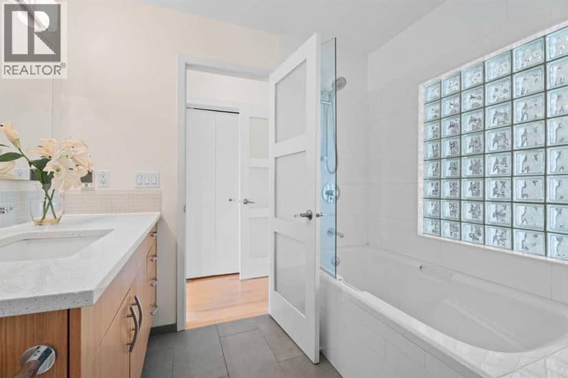 216 4 Avenue NE — photo 28 of 40