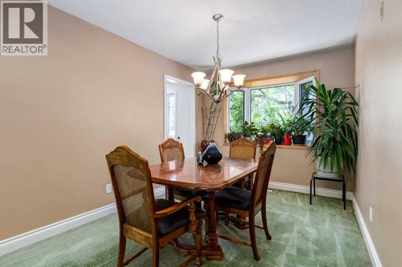 216 Cannington Place SW — photo 12 of 40