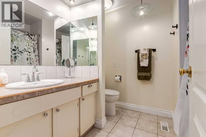 216 Cannington Place SW — photo 19 of 40