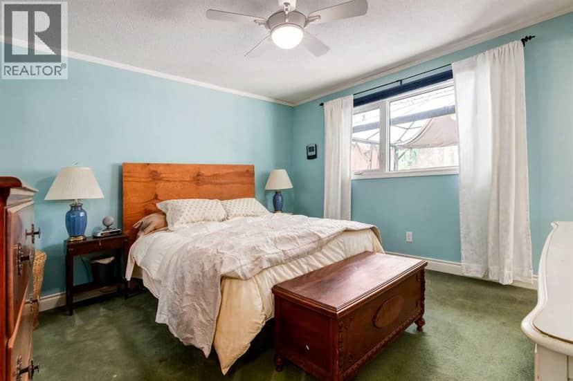 216 Cannington Place SW — photo 15 of 40