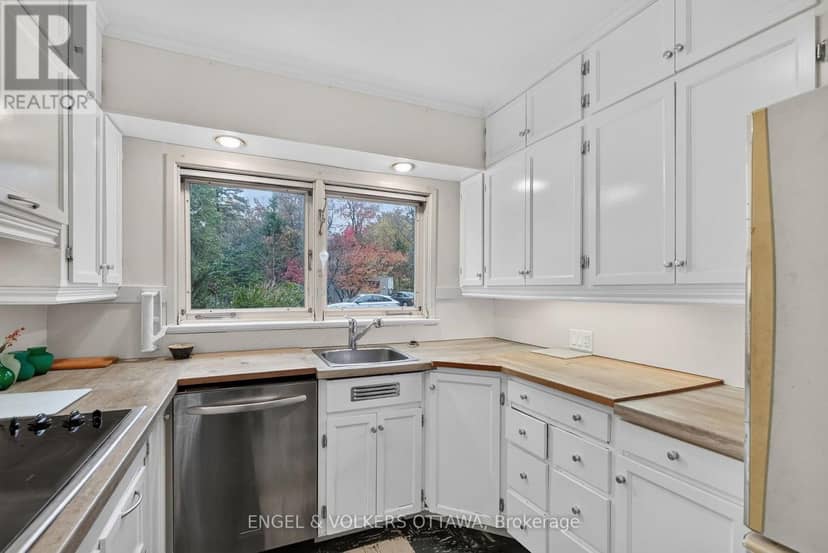 185 Lakeway Drive — photo 12 of 39