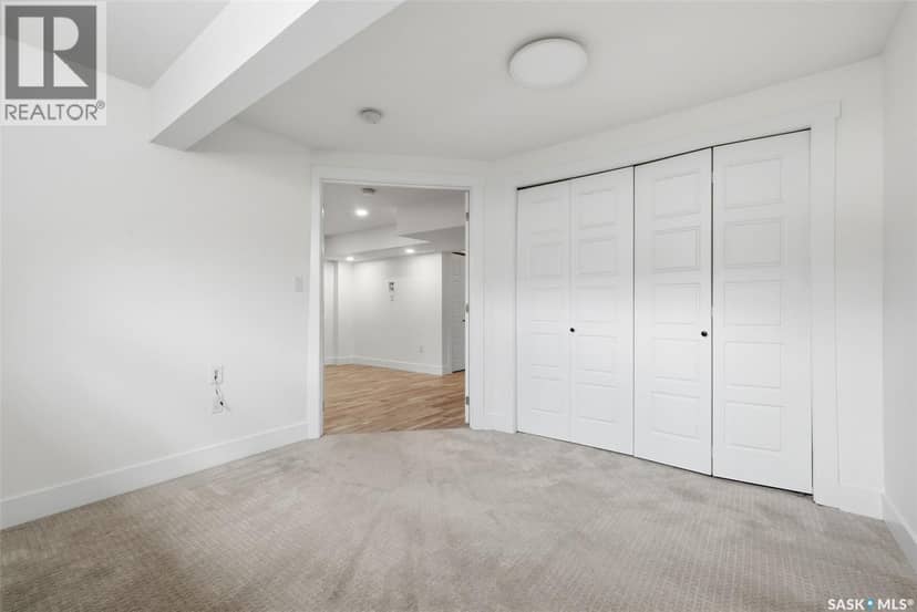 5257 Canuck CRESCENT — photo 33 of 40