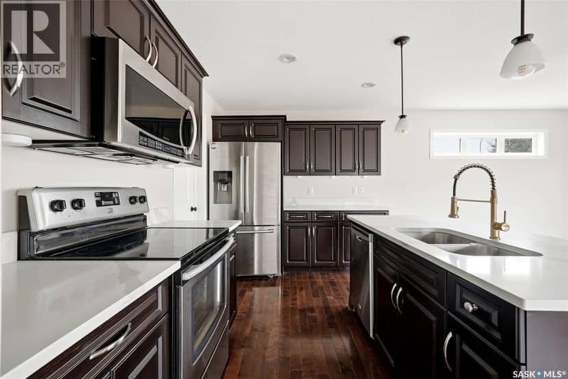 5257 Canuck CRESCENT — photo 9 of 40