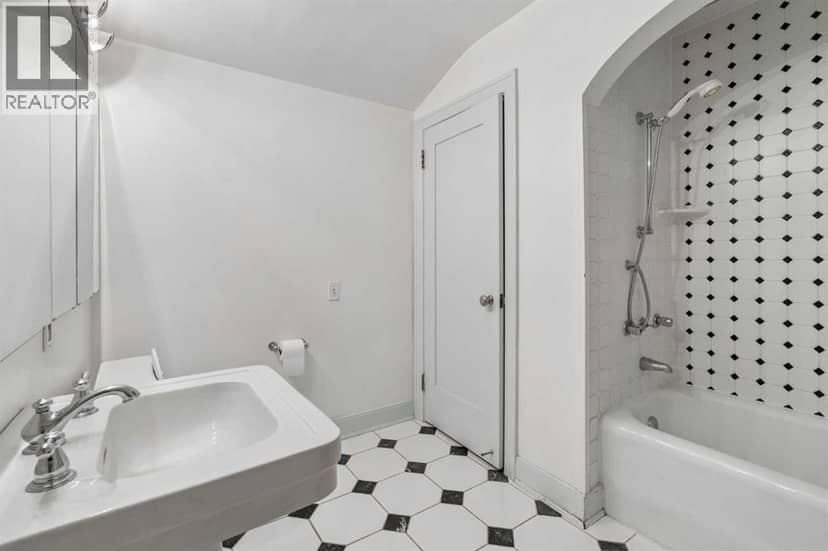 620 Rideau Road SW — photo 14 of 28