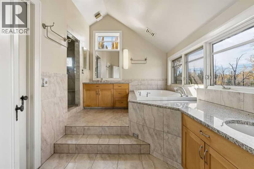 620 Rideau Road SW — photo 12 of 28