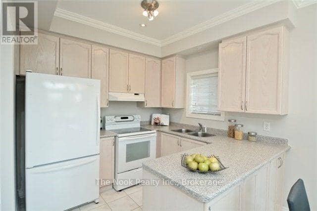 10 Melody Drive, Whitby, photo 8