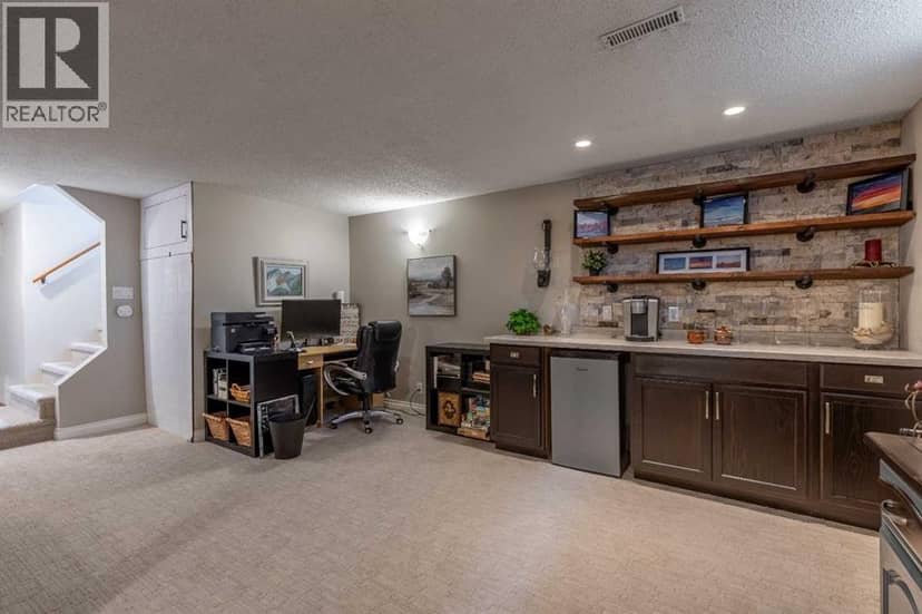 10 Seneca Place W — photo 20 of 40