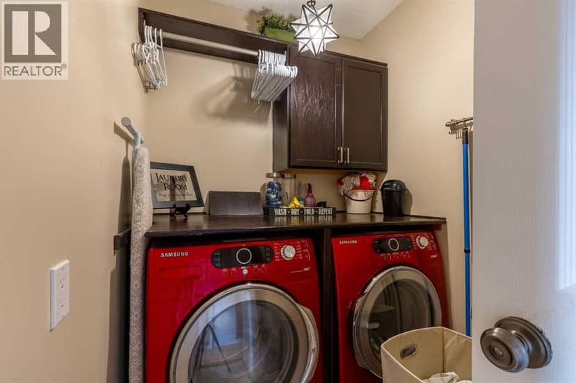 10 Seneca Place W — photo 16 of 40