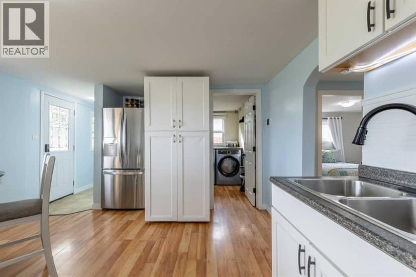 184N 300W — photo 12 of 40