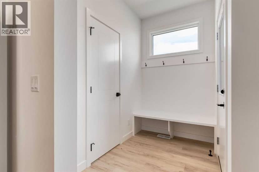 2401 Creeker Lane — photo 13 of 40
