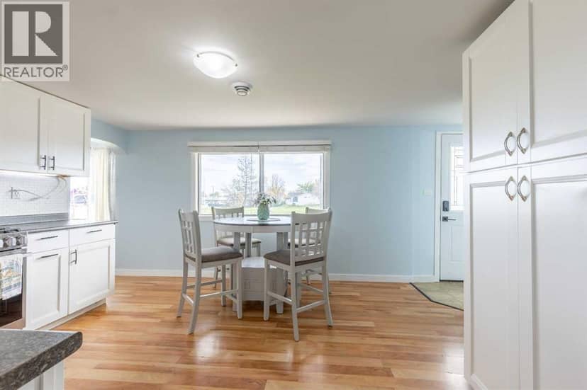 184N 300W — photo 9 of 40