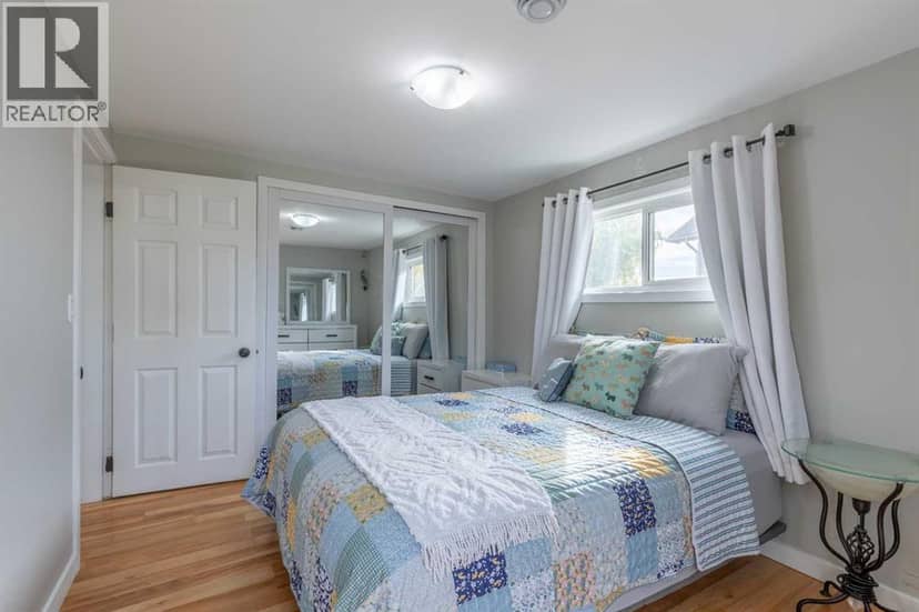 184N 300W — photo 20 of 40