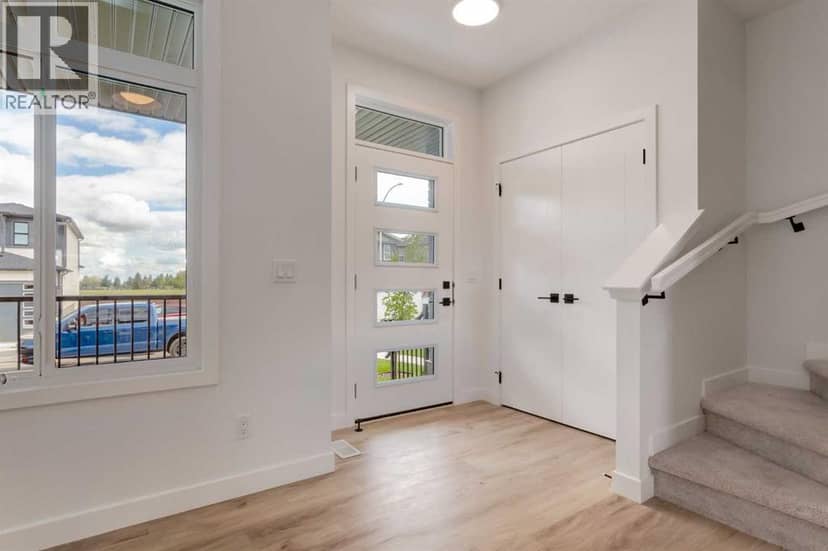 2401 Creeker Lane, Airdrie, photo 2