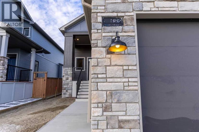 382 Canyon Meadows Road W, Lethbridge, photo 3