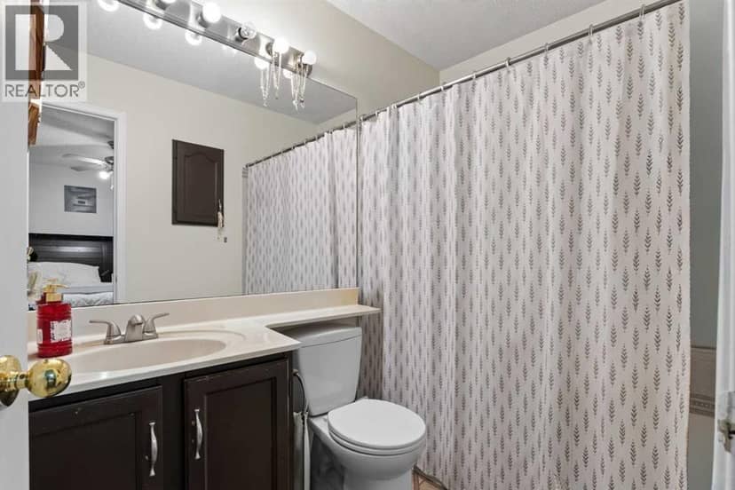 403 Shawinigan Drive SW — photo 14 of 36