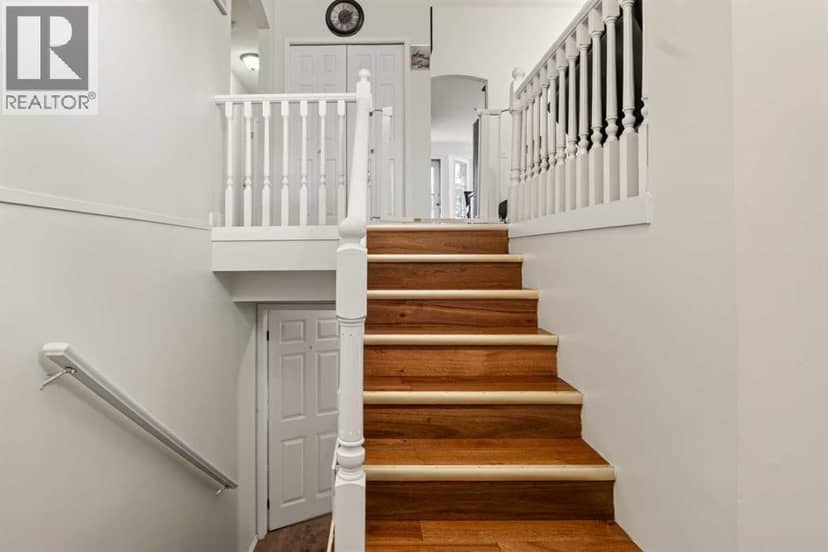 403 Shawinigan Drive SW — photo 18 of 36