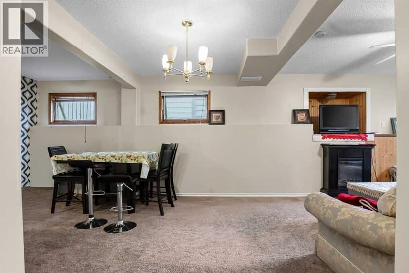 403 Shawinigan Drive SW — photo 19 of 36