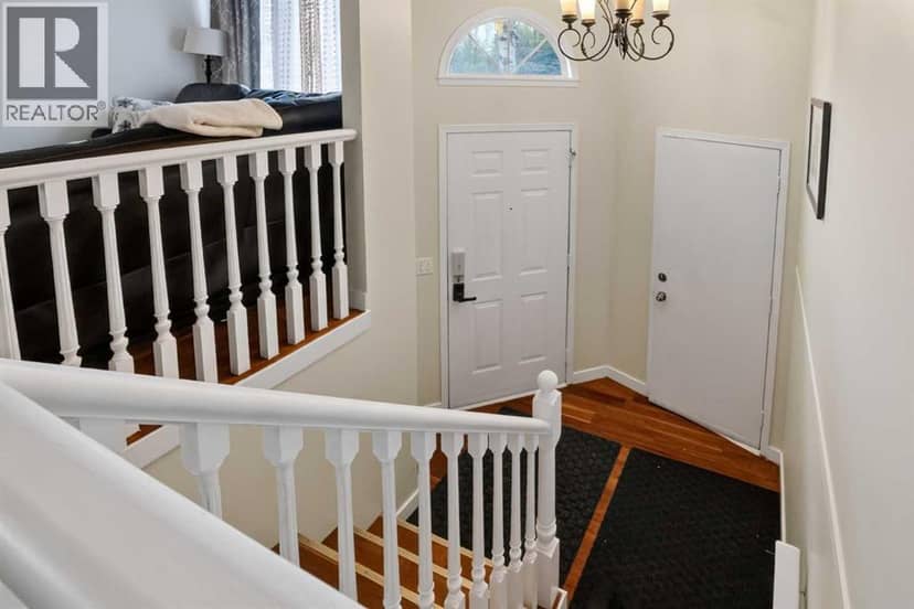 403 Shawinigan Drive SW, Calgary, photo 3