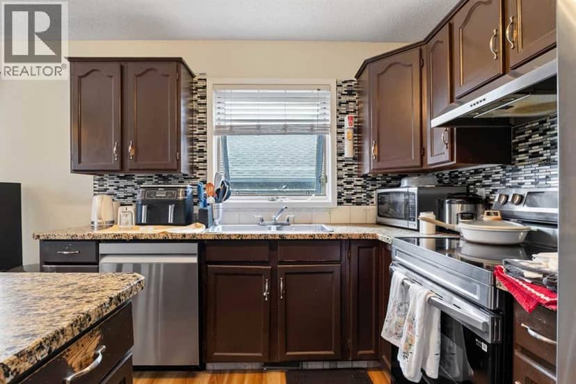 403 Shawinigan Drive SW, Calgary, photo 8