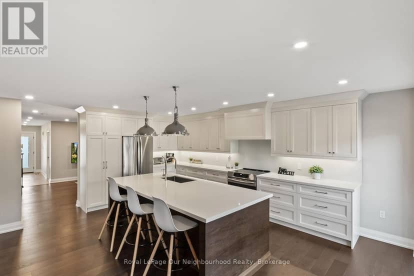 16 Bettina Place, Whitby, photo 2