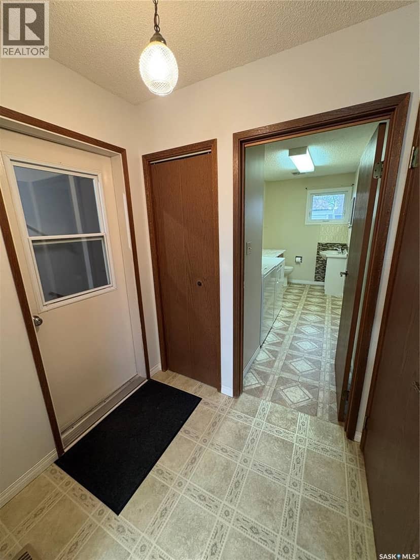 307 Carl AVENUE E — photo 11 of 26