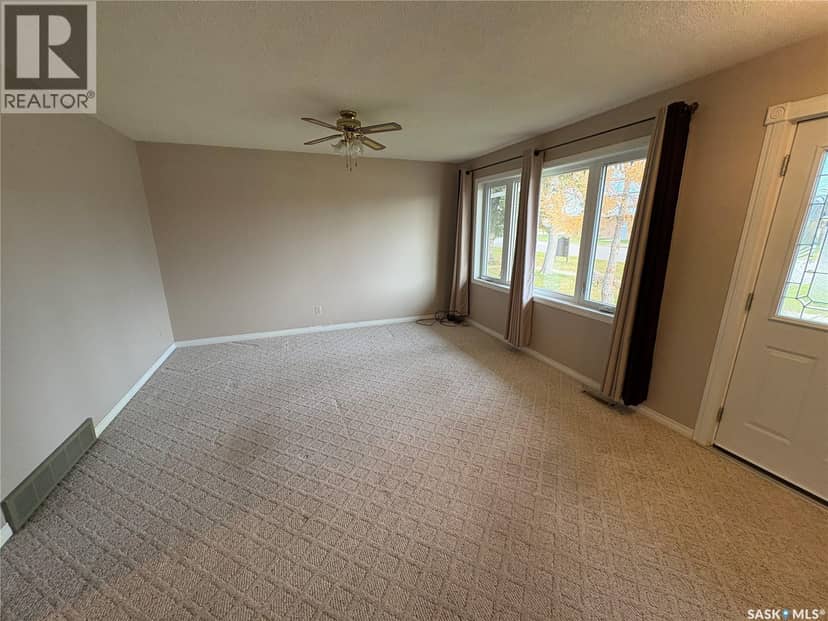 307 Carl AVENUE E — photo 16 of 26
