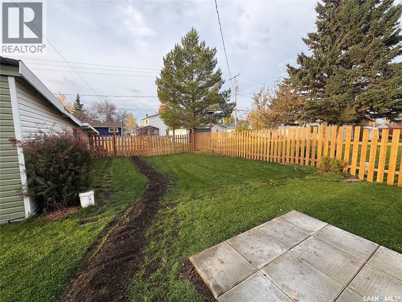 307 Carl AVENUE E, Langenburg, photo 2