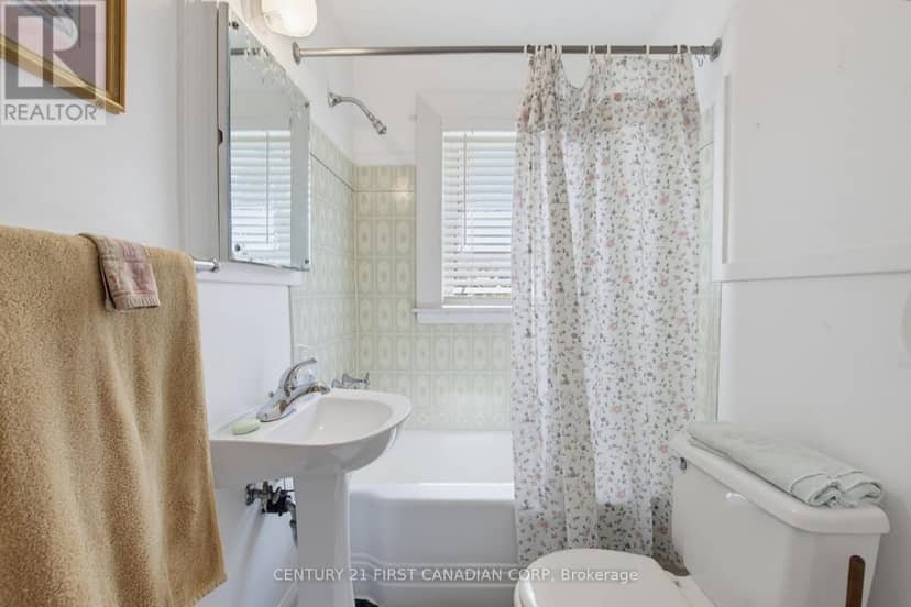 444 Forest Lawn Avenue — photo 11 of 28