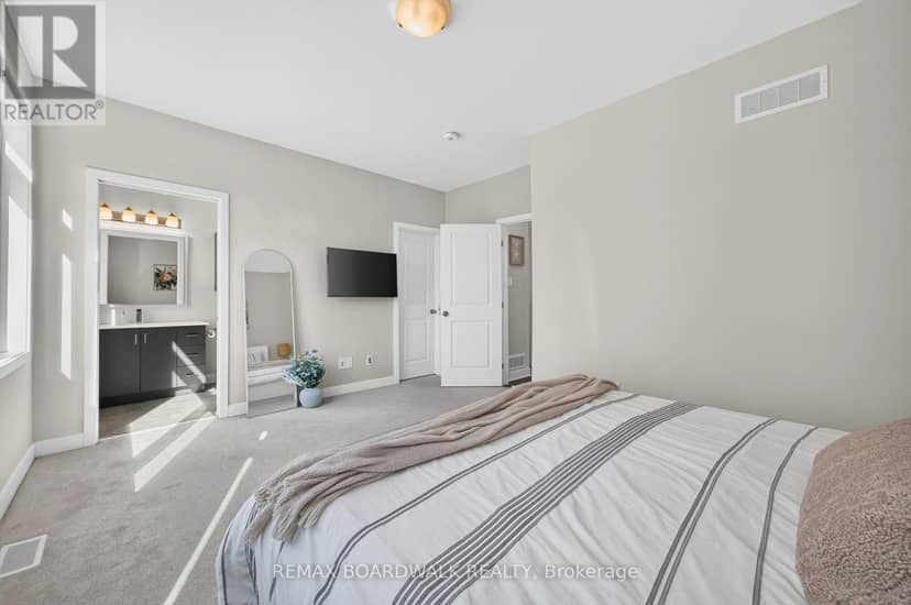 58 - 531 Crescendo Private — photo 30 of 40