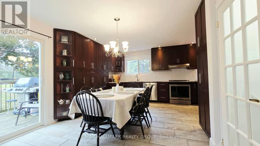 40 Huntsman Crescent — photo 10 of 40