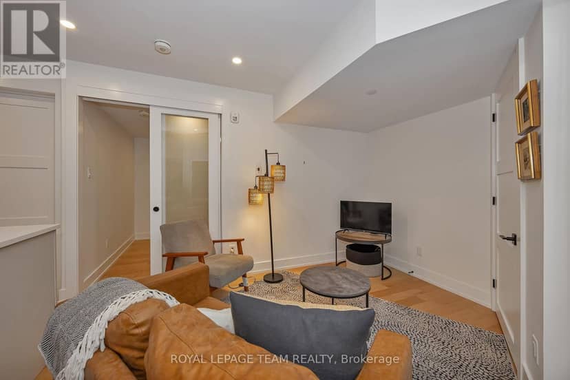 B01 - 101 Pinhey Street — photo 14 of 22