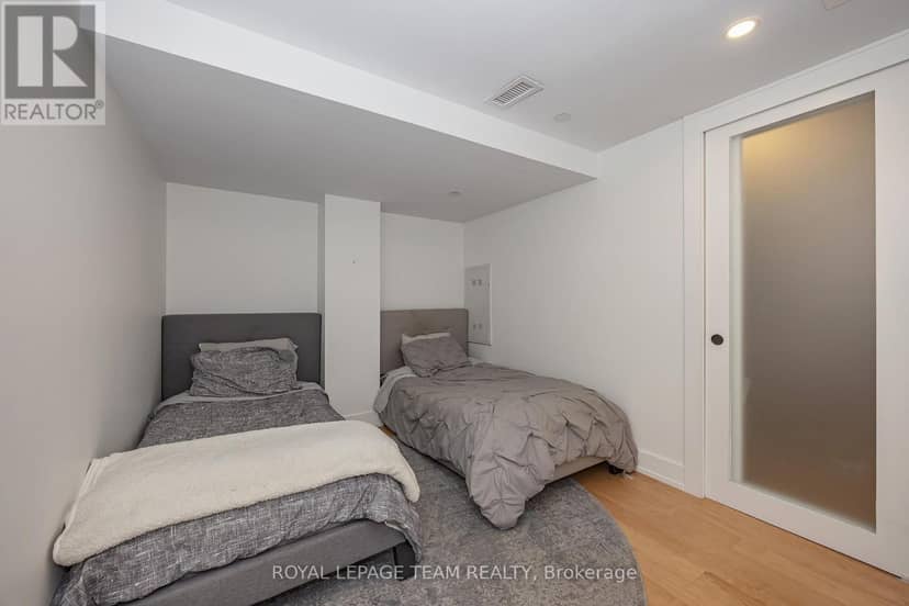 B01 - 101 Pinhey Street — photo 20 of 22