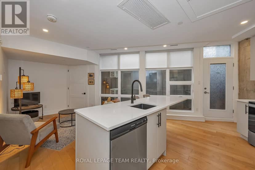 B01 - 101 Pinhey Street — photo 9 of 22