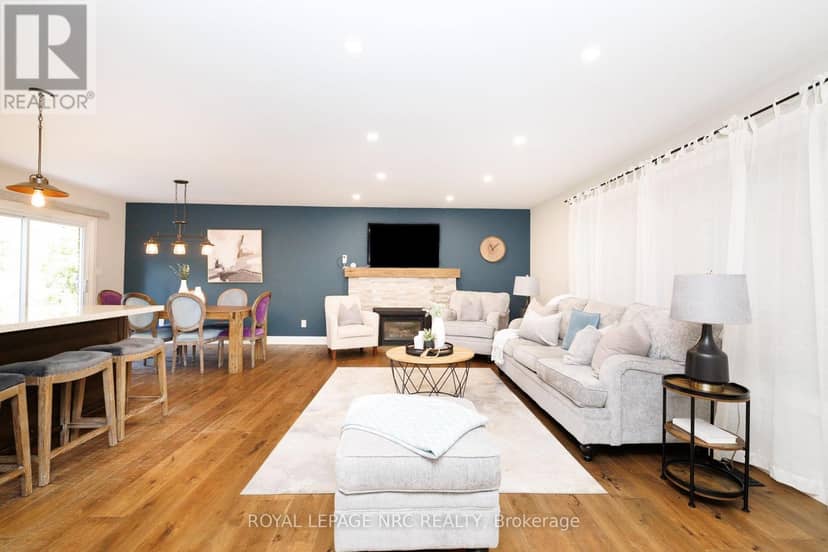 16 Woodington Crescent — photo 10 of 40
