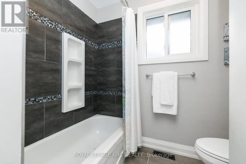 16 Woodington Crescent — photo 23 of 40