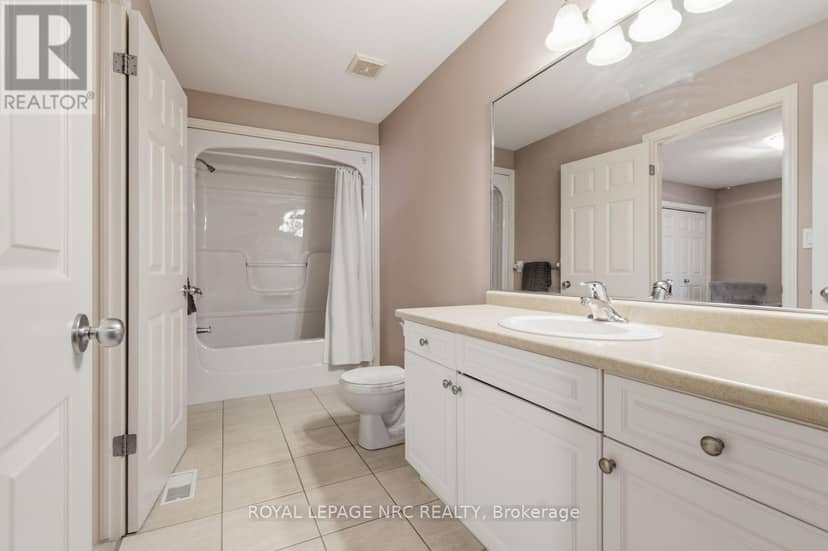 8142 Costabile Drive — photo 37 of 40