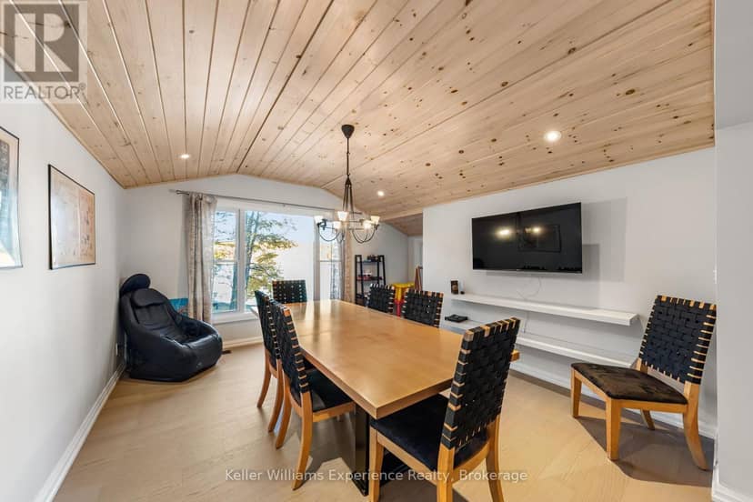 21 Lakeview Crescent — photo 16 of 40