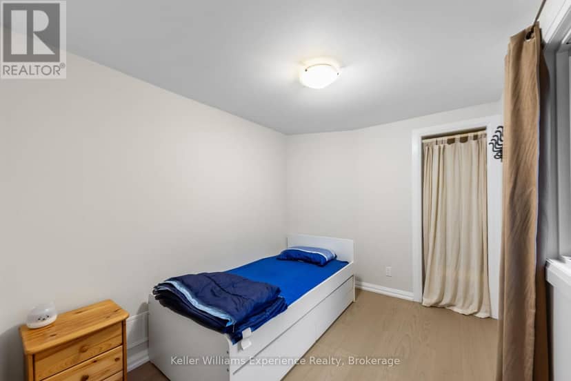 21 Lakeview Crescent — photo 23 of 40
