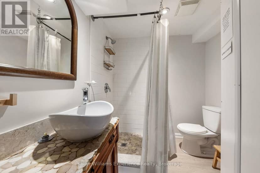 21 Lakeview Crescent — photo 27 of 40