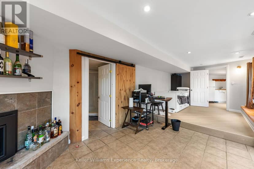 21 Lakeview Crescent — photo 32 of 40