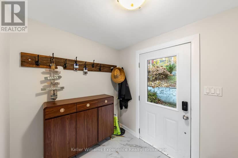 21 Lakeview Crescent — photo 9 of 40