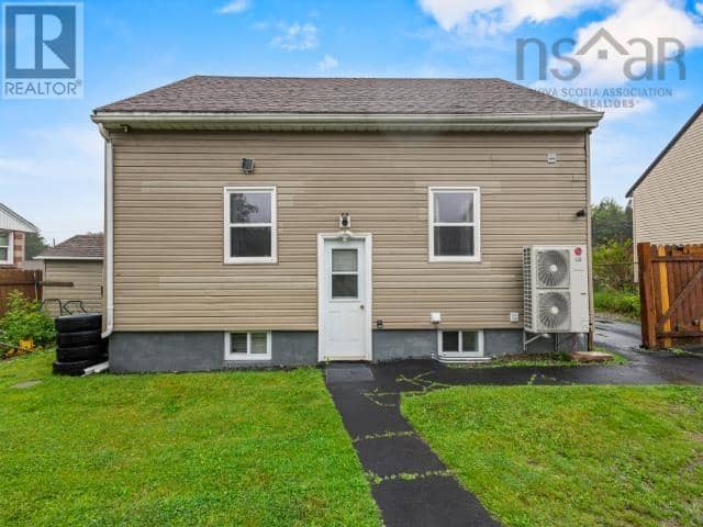 4 Elmdale Crescent — photo 11 of 40